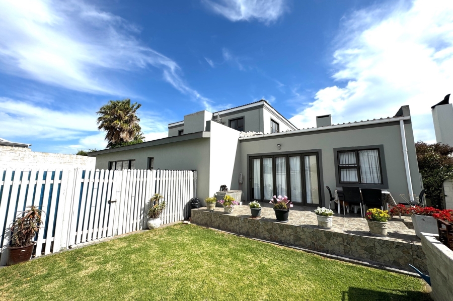 6 Bedroom Property for Sale in Country Club Western Cape